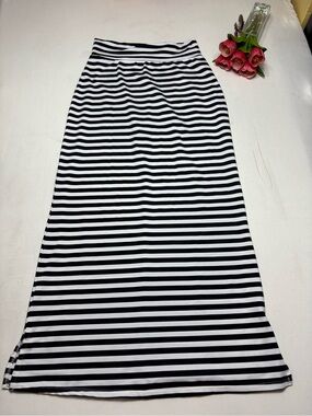 Jonathan Martin For Her Black&White Striped Maxi Skirt - Sz
S -casual long skirt